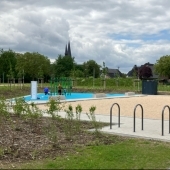 Bild vom Spielplatz anzeigen.