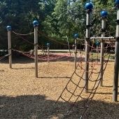 Bild vom Spielplatz anzeigen.
