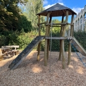 Bild vom Spielplatz anzeigen.