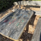 Bild vom Spielplatz anzeigen.