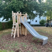 Bild vom Spielplatz anzeigen.