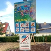 Bild vom Spielplatz anzeigen.