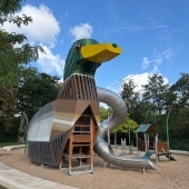 Bild vom Spielplatz anzeigen.