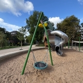 Bild vom Spielplatz anzeigen.
