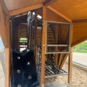 Bild vom Spielplatz anzeigen.