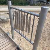 Bild vom Spielplatz anzeigen.