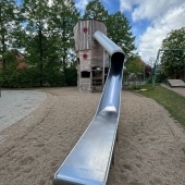 Bild vom Spielplatz anzeigen.