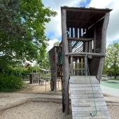 Bild vom Spielplatz anzeigen.