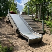Bild vom Spielplatz anzeigen.