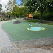 Bild vom Spielplatz anzeigen.