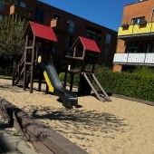 Bild vom Spielplatz anzeigen.