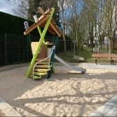 Bild vom Spielplatz anzeigen.