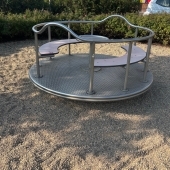 Bild vom Spielplatz anzeigen.