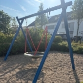 Bild vom Spielplatz anzeigen.