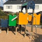 Bild vom Spielplatz anzeigen.
