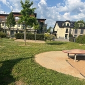 Bild vom Spielplatz anzeigen.