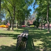 Bild vom Spielplatz anzeigen.