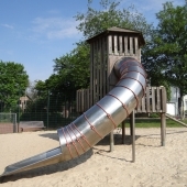 Bild vom Spielplatz anzeigen.