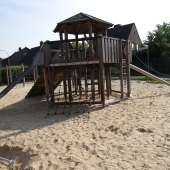 Bild vom Spielplatz anzeigen.
