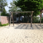 Bild vom Spielplatz anzeigen.