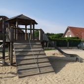 Bild vom Spielplatz anzeigen.