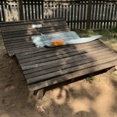 Bild vom Spielplatz anzeigen.