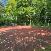 Bild vom Spielplatz anzeigen.