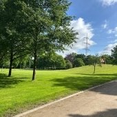 Bild vom Spielplatz anzeigen.