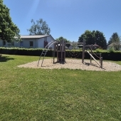 Bild vom Spielplatz anzeigen.