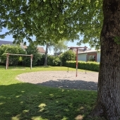 Bild vom Spielplatz anzeigen.