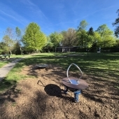 Bild vom Spielplatz anzeigen.