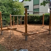 Bild vom Spielplatz anzeigen.
