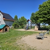 Bild vom Spielplatz anzeigen.