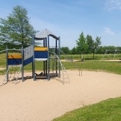 Bild vom Spielplatz anzeigen.