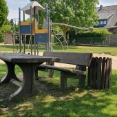 Bild vom Spielplatz anzeigen.