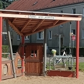 Bild vom Spielplatz anzeigen.