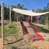 Bild vom Spielplatz anzeigen.