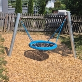 Bild vom Spielplatz anzeigen.