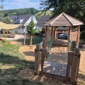 Bild vom Spielplatz anzeigen.