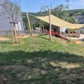 Bild vom Spielplatz anzeigen.