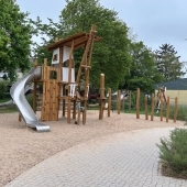 Bild vom Spielplatz anzeigen.