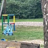 Bild vom Spielplatz anzeigen.