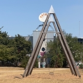 Bild vom Spielplatz anzeigen.
