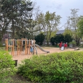 Bild vom Spielplatz anzeigen.