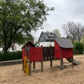 Bild vom Spielplatz anzeigen.