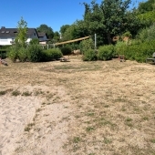 Bild vom Spielplatz anzeigen.