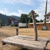 Bild vom Spielplatz anzeigen.