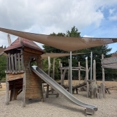 Bild vom Spielplatz anzeigen.