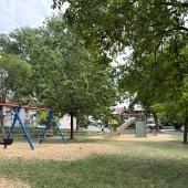 Bild vom Spielplatz anzeigen.