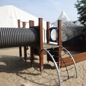 Bild vom Spielplatz anzeigen.